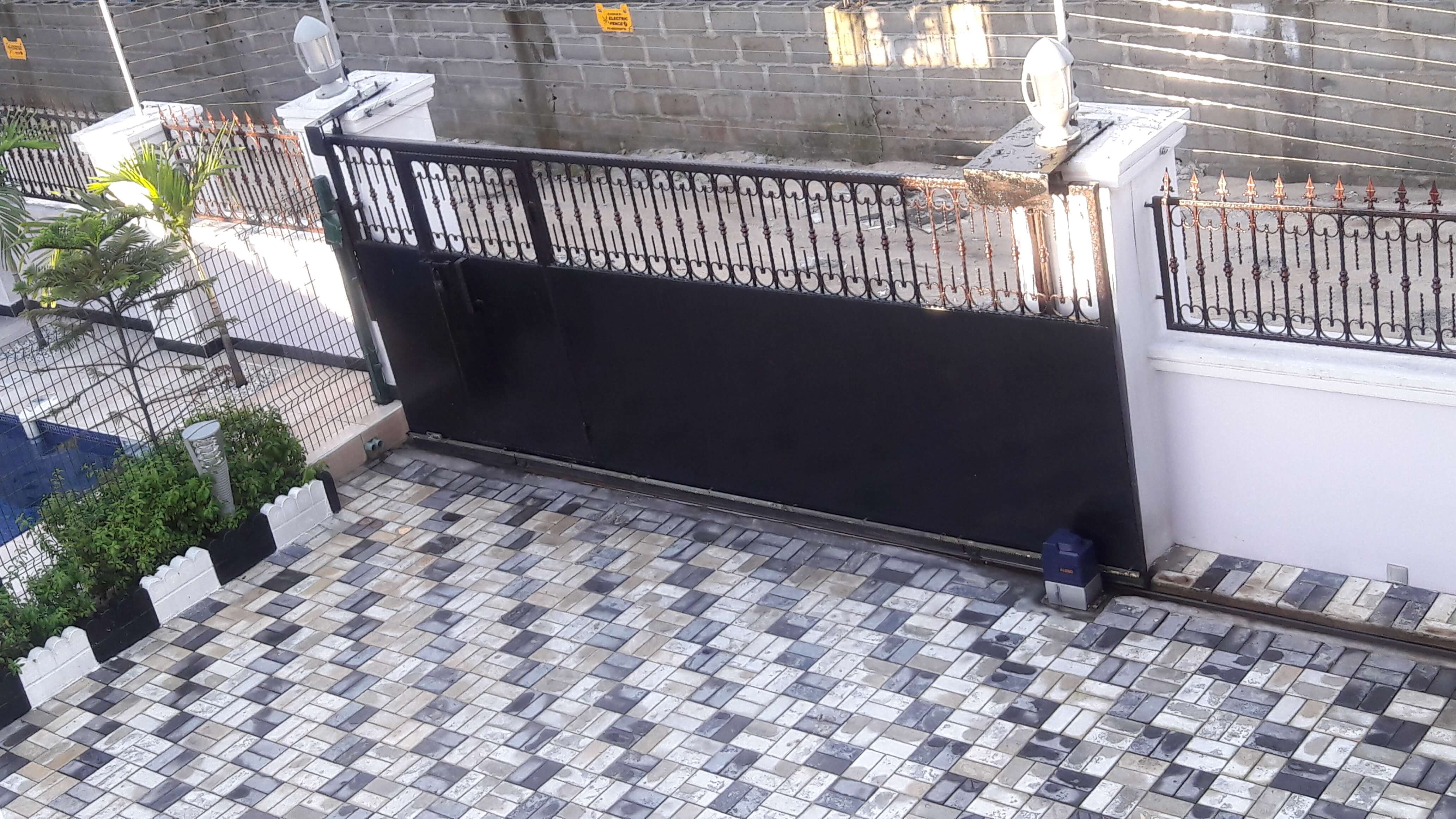 Industrial automatic sliding gate opener motor mechanism
